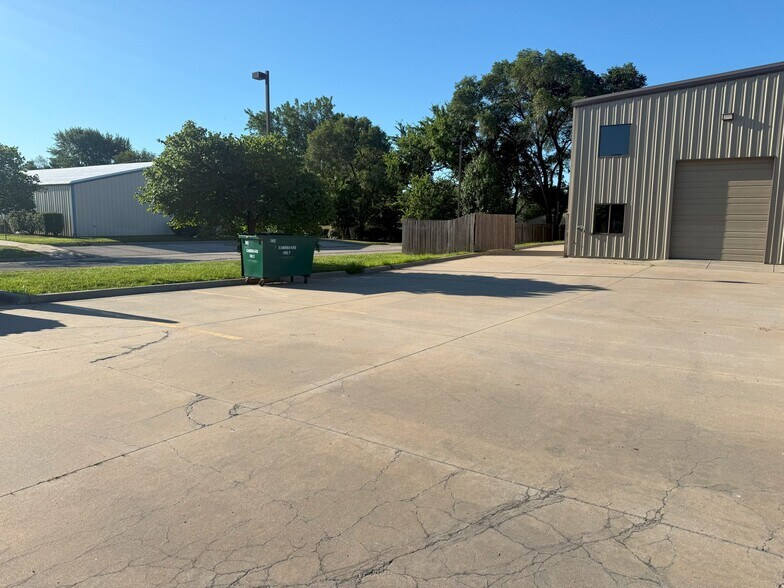 More Photos Of 1221 E 25th St, Lawrence Warehouse For Lease