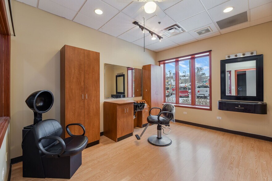 More Photos Of 123 W Washington St, Oswego Office For Lease