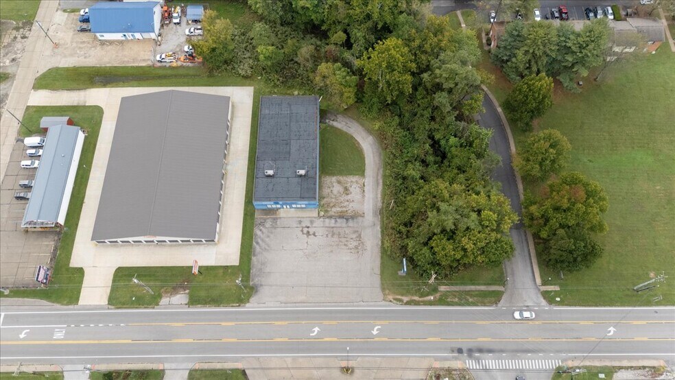 More Photos Of 516 Washington St, Ravenswood Freestanding For Lease