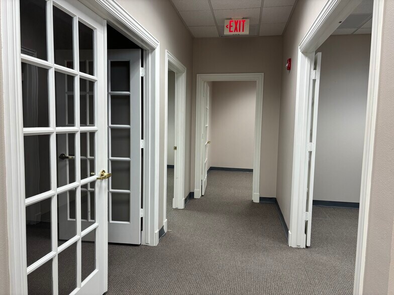 More Photos Of 2343 N Main St, Pearland Storefront Retail Office For Lease