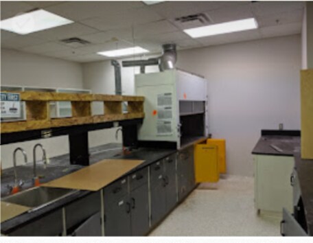 More Photos Of 4960 Rue Levy, Saint-Laurent Unknown For Lease