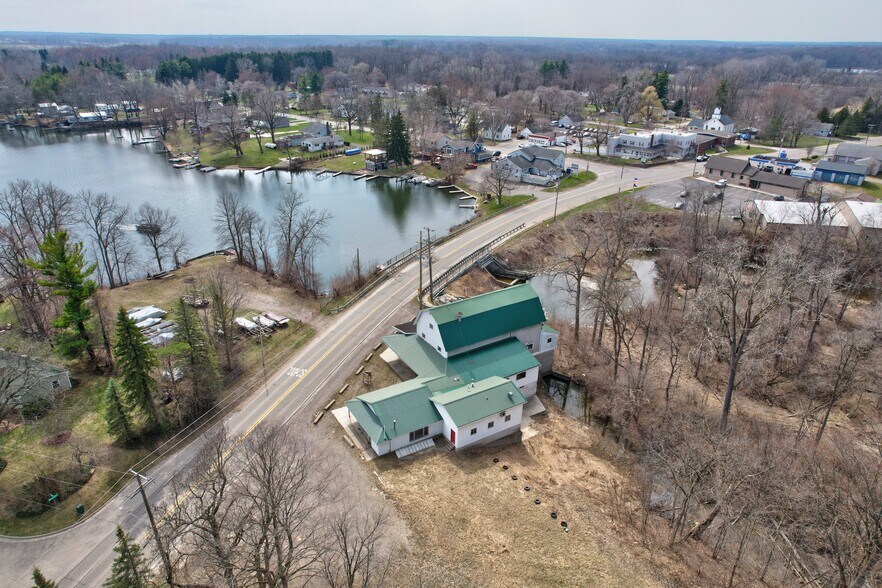 More Photos Of 8572 Silver Lake Rd, Linden Freestanding For Sale