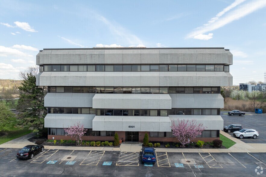 More Photos Of 6001 Cochran Rd, Solon Medical For Lease