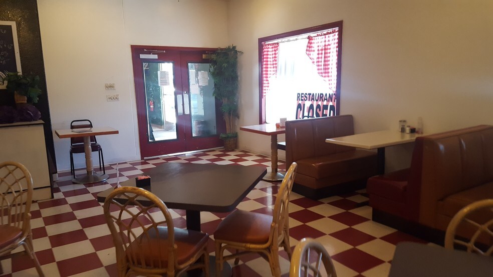 More Photos Of 900 W Nevada Hwy 372, Pahrump Bar For Sale