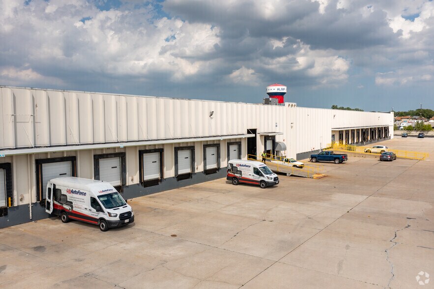 More Photos Of 11939 S Central Ave, Alsip Distribution For Lease