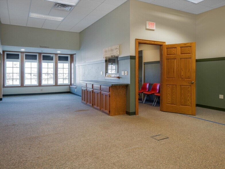 More Photos Of 812-814 S 8th St, Manitowoc Office Residential For Sale