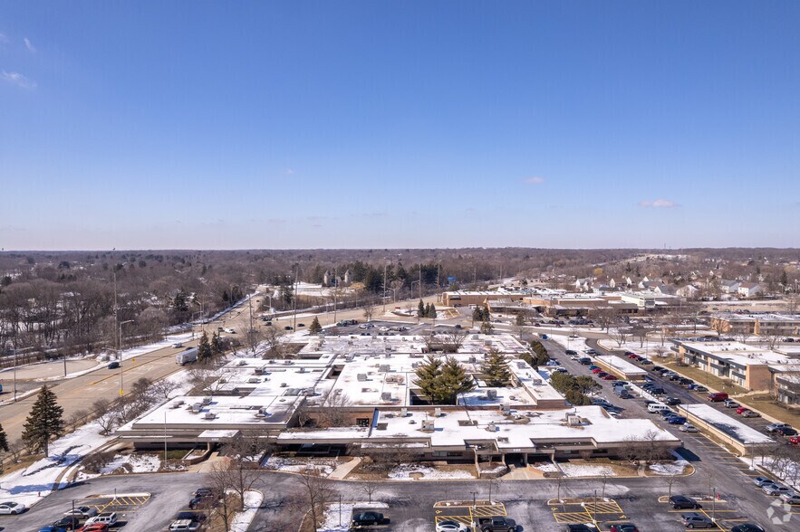 More Photos Of 1204-1332 W Northwest Hwy, Palatine Office For Lease