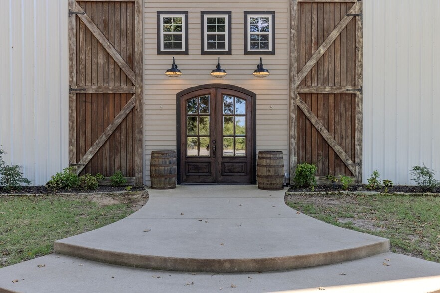 More Photos Of 1297 County Road 3318, Greenville Specialty For Sale