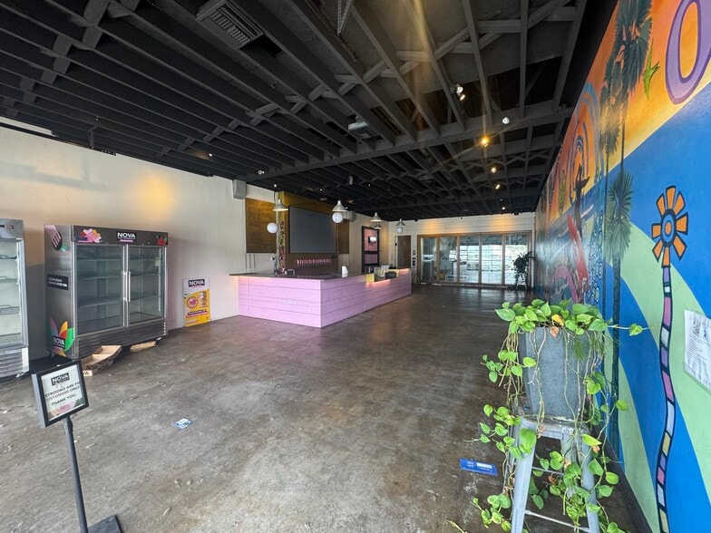 More Photos Of 4845-4847 Newport Ave, San Diego Storefront For Lease