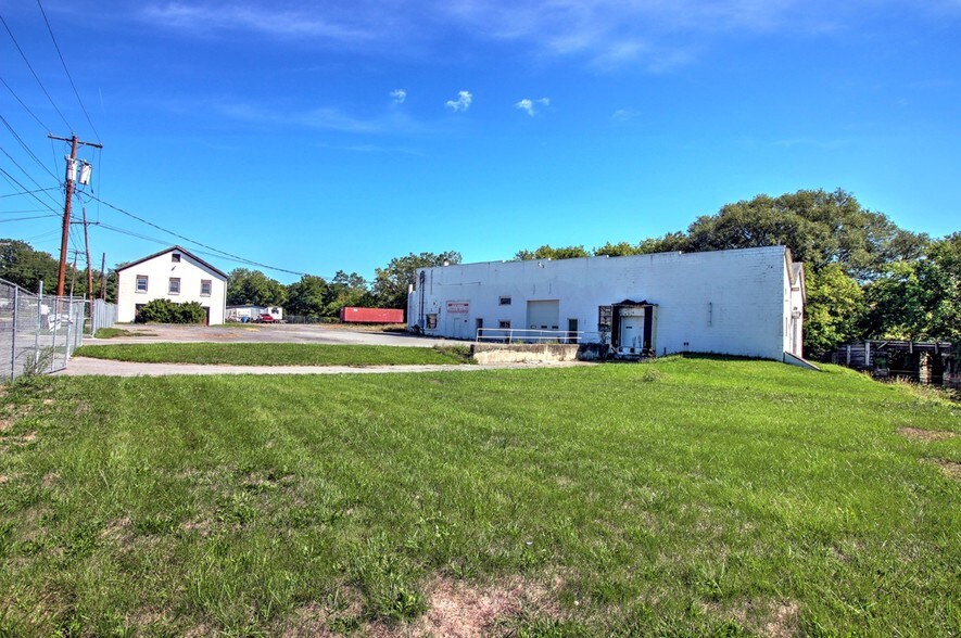 More Photos Of 142 Middle St, Geneva Warehouse For Sale