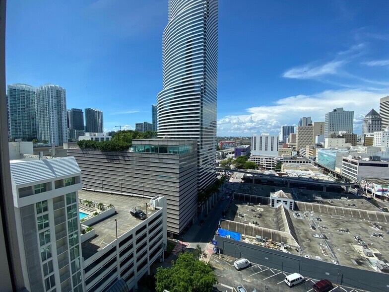 More Photos Of 150 SE 2nd Ave, Miami Office Residential For Lease