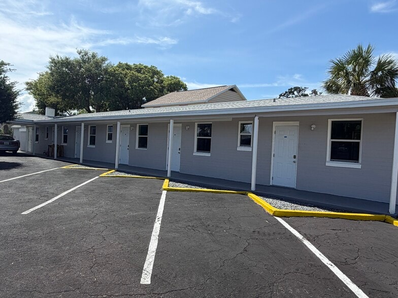 More Photos Of 208 Ridgewood Ave, Daytona Beach Hotel For Sale