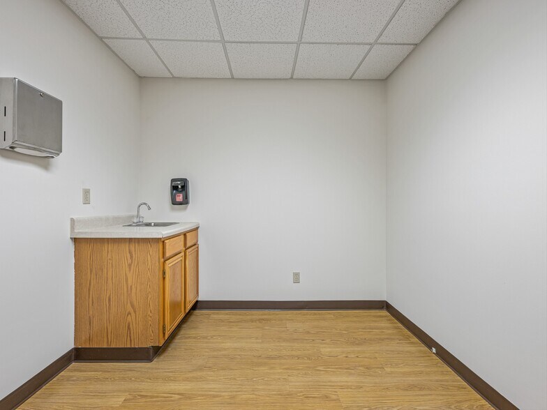 More Photos Of 6 Brooklet St, Asheville Medical For Lease
