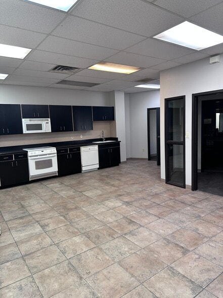 More Photos Of 4809 W Loop 289, Lubbock Warehouse For Lease