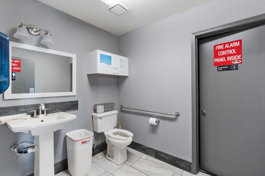 More Photos Of 7175 E 2nd St, Prescott Valley Warehouse For Sale