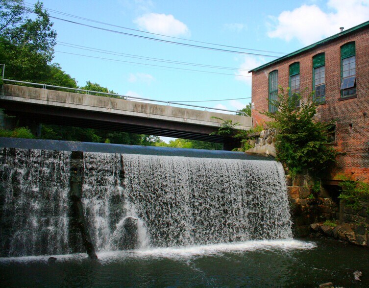 More Photos Of 55 W Railroad Ave, Garnerville Warehouse For Lease