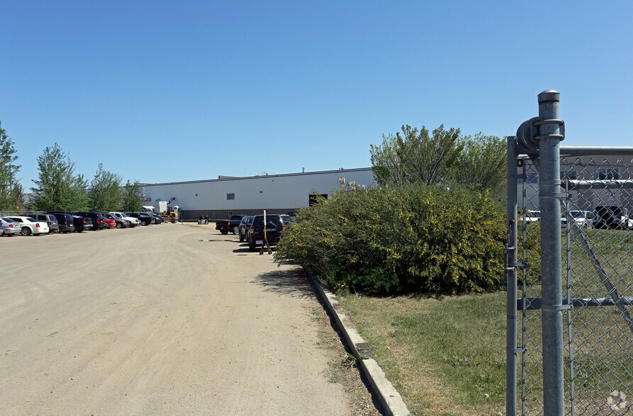 More Photos Of 3115 93 St NW, Edmonton Manufacturing For Sale