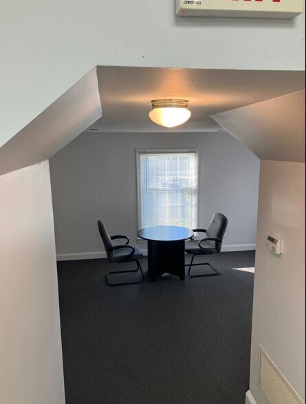 More Photos Of 27 Pine St, New Canaan Coworking Space