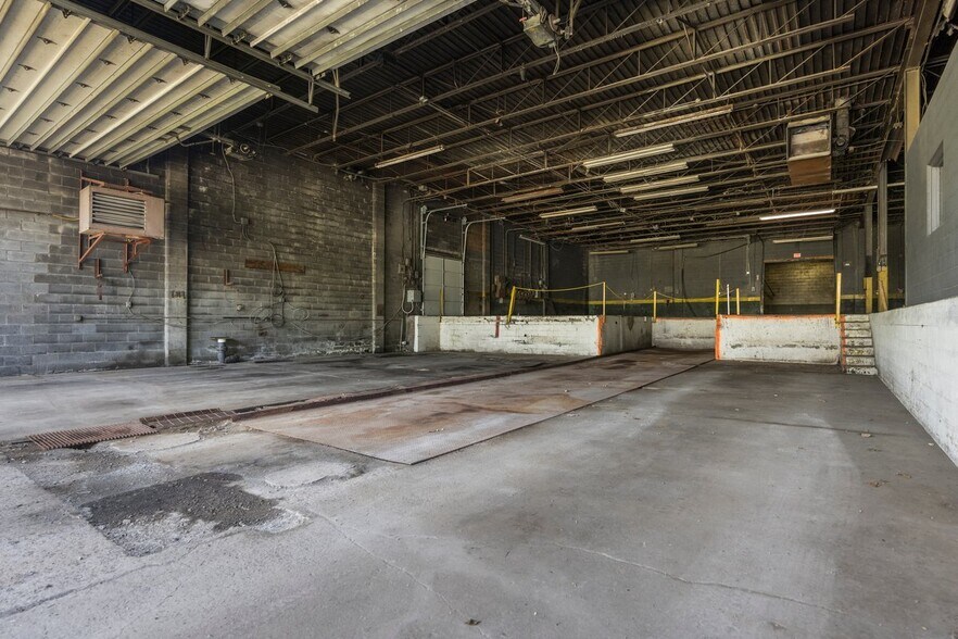 More Photos Of 1901 Old Butler Rd, New Castle Warehouse For Sale