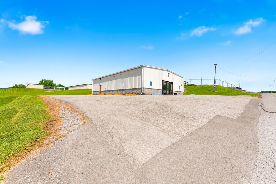 More Photos Of 161 Adena Ln, Clarksburg Office For Lease
