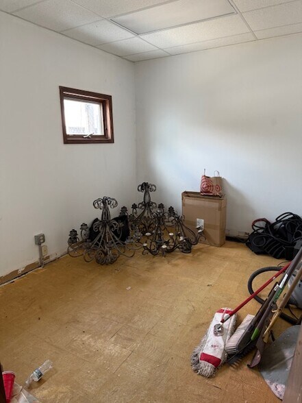 More Photos Of 1679-1681 W University Ave, Saint Paul Storefront For Sale