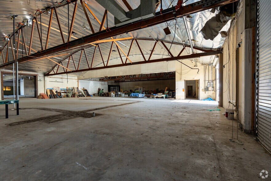 More Photos Of 3049 La Cienega Blvd, Culver City Warehouse For Lease