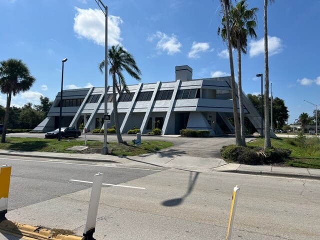 More Photos Of 1000 N Tamiami Trl, Nokomis Bank For Lease