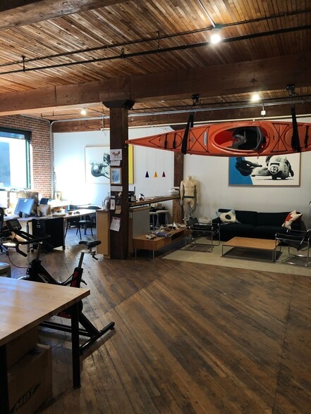 More Photos Of 1104 NW 15th Ave, Portland Office For Lease