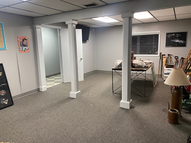 More Photos Of 708 Lakeside Dr, Mobile Research And Development For Sale