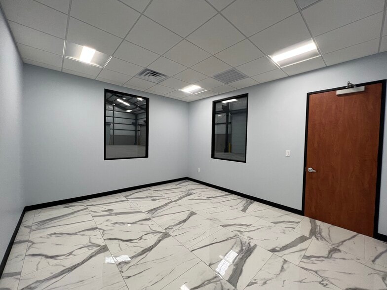 More Photos Of 18630 Intercontinental Crossing Dr, Houston Warehouse For Lease