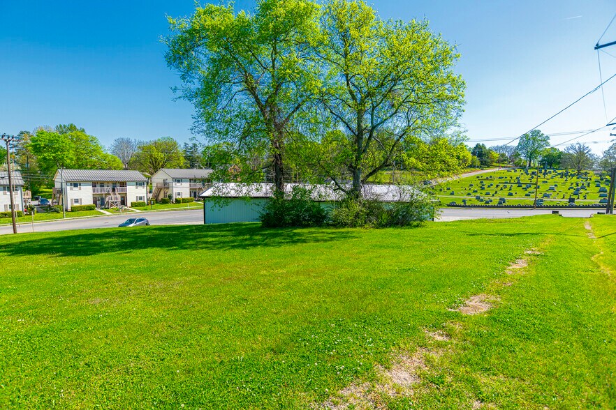 More Photos Of 806 Washington St W, Fayetteville General Retail For Sale