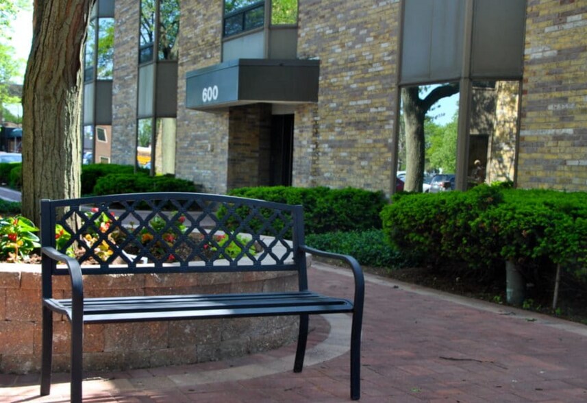 More Photos Of 625 N North Ct, Palatine Unknown For Lease