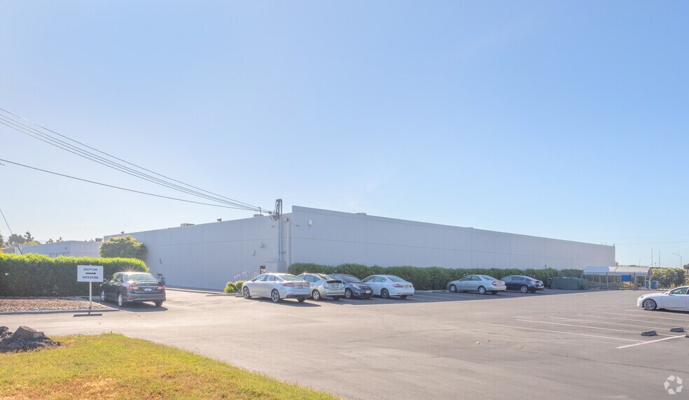 More Photos Of 490 Gianni St, Santa Clara Manufacturing For Lease