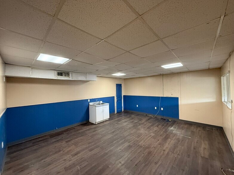 More Photos Of 1202 Washington, South Houston Industrial For Sale