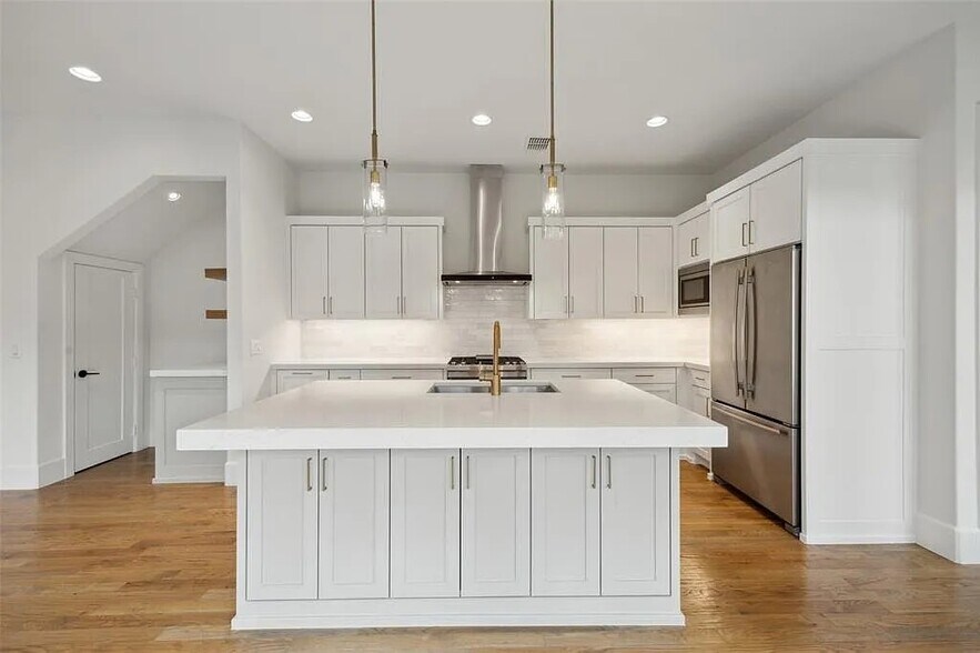 More Photos Of 5614 Anita St, Dallas Dormitory For Sale