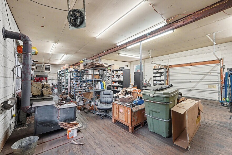 More Photos Of 427 W Gene Hairston St, Madison Auto Repair For Sale