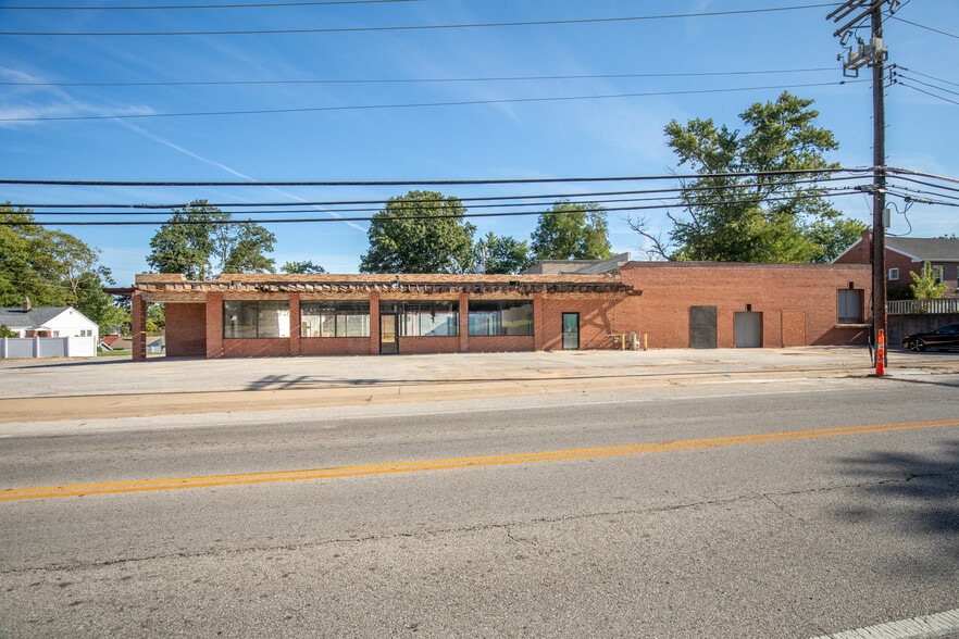 More Photos Of 10041 Lackland Rd, Overland Freestanding For Sale