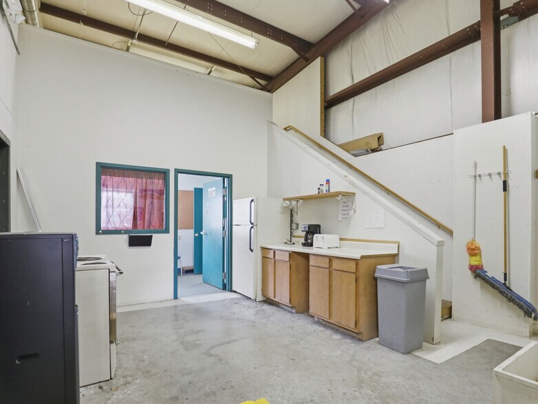 More Photos Of 381 Old Mills Rd, Towanda Warehouse For Sale