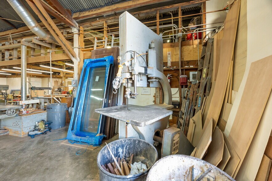 More Photos Of 8401 Baldwin St, Oakland Warehouse For Sale