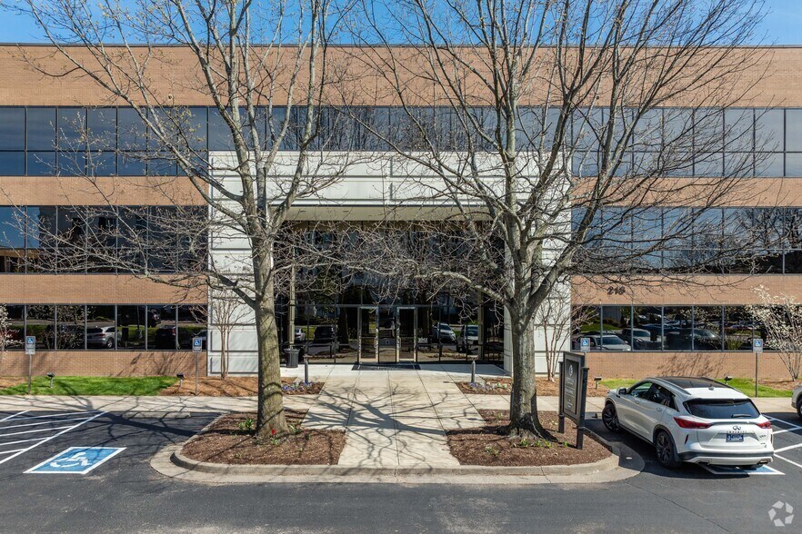 More Photos Of 7003 Chadwick Dr, Brentwood Unknown For Lease