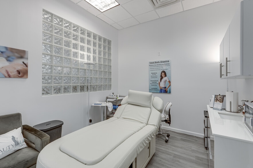 More Photos Of 102-112 Town Center Dr, Warren Office For Lease