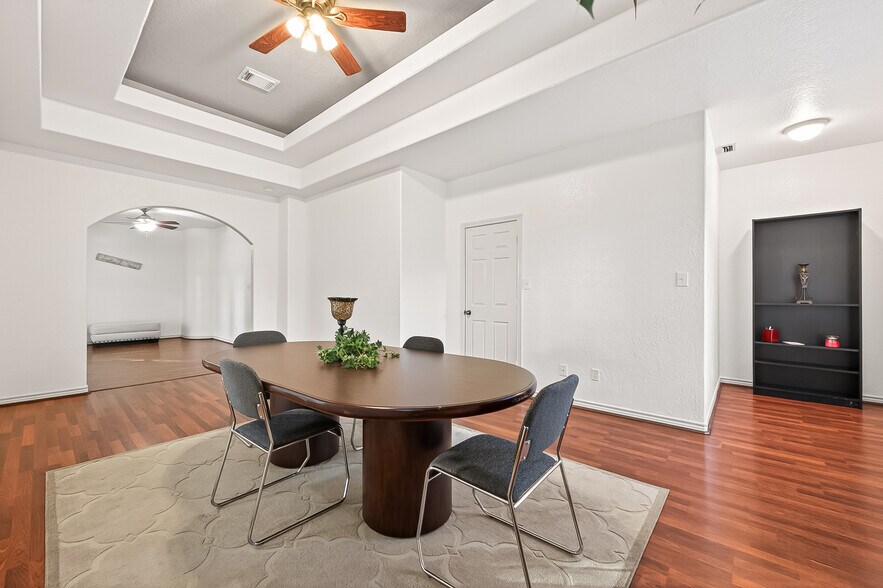 More Photos Of 21832 Rayford Rd, Humble Office For Sale