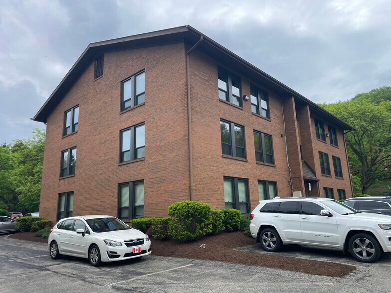 More Photos Of 600 McKnight Park Dr, Pittsburgh Office For Lease