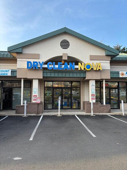 More Photos Of 8621-8629 Lee Hwy, Fairfax Freestanding For Lease