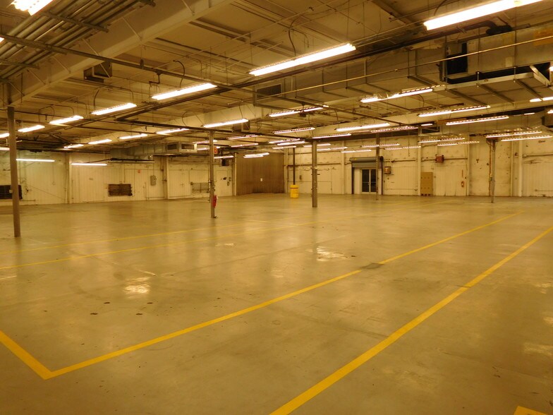 More Photos Of 917 Commerce Cir, Hanahan Warehouse For Sale