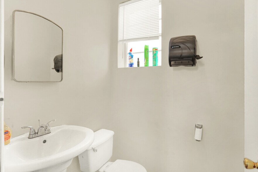 More Photos Of 1915 Lenox St, Harrisburg Freestanding For Sale