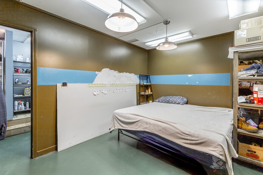 More Photos Of 15781 Rankin Ave, Dunlap Freestanding For Sale