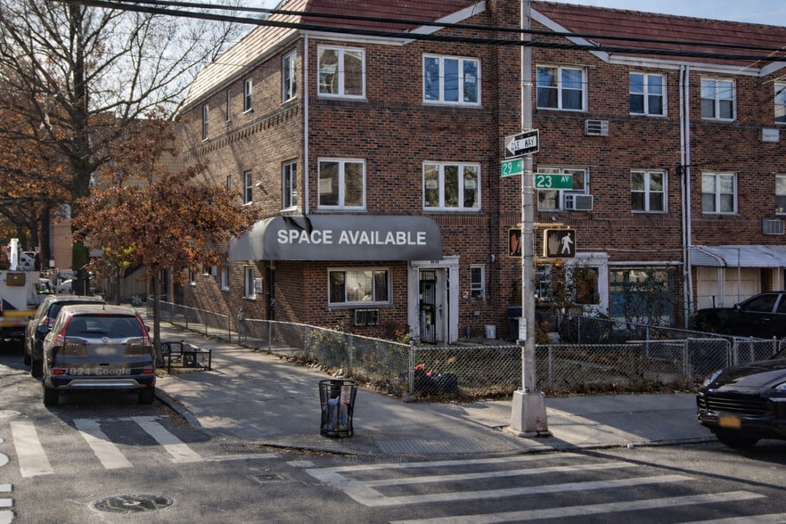 Primary Photo Of 2302 29th St, Astoria Office For Lease