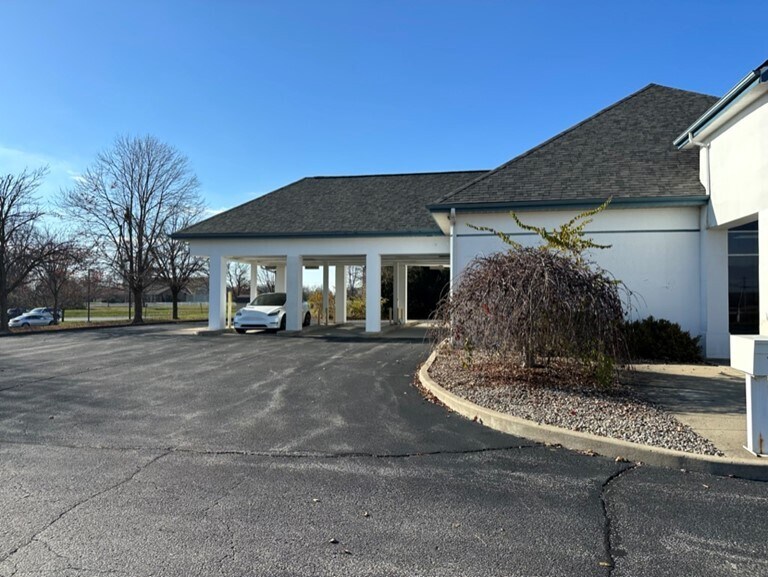 More Photos Of 34 W Rampart St, Shelbyville Storefront Retail Office For Sale