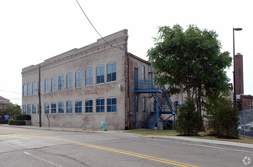 More Photos Of 521 W McCarty St, Indianapolis Medical For Lease